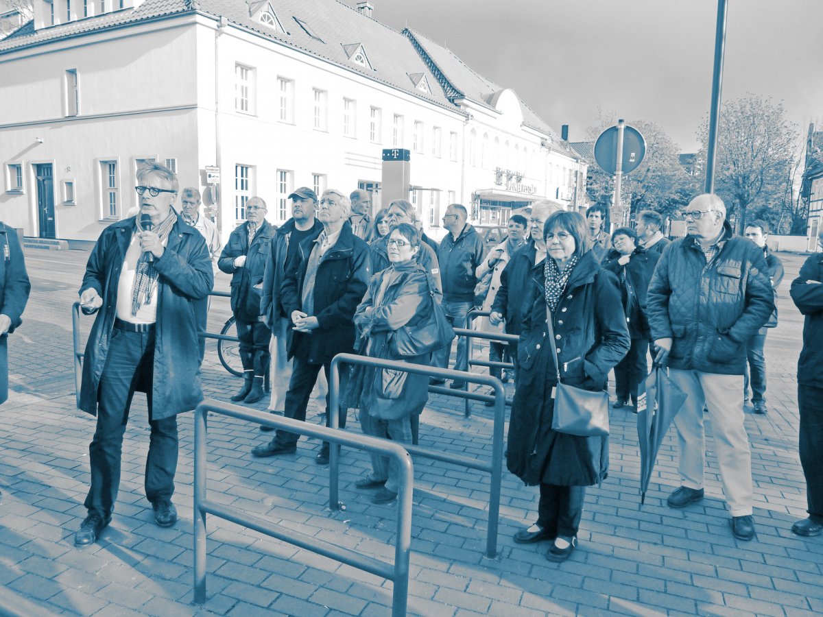 Bürgerbeteiligung als Stadtspaziergang mit Infotafeln im öffentlichen Raum